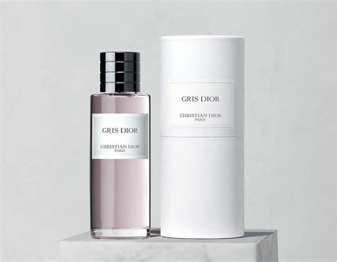 gris montaigne dior femme|christian Dior gris price.